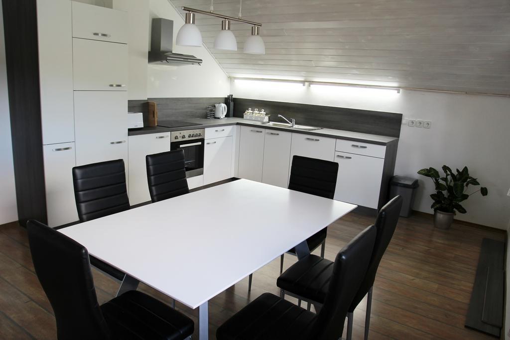 Lake House Apartment Medvode Exteriér fotografie